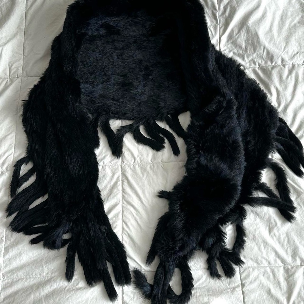 VINTAGE LUXE EARLY 2000S GLAMOROUS GENUINE RABBIT FUR SCARF IN BLACK/ Oversized